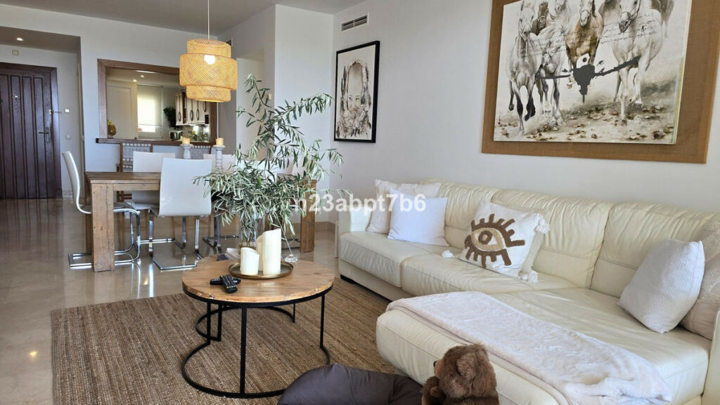 Middle Floor Apartment Nueva Andalucía Málaga - image 3