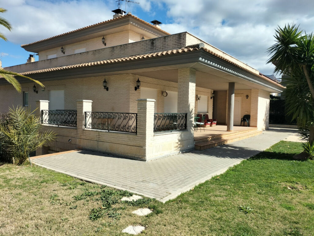 Detached Villa Elda Alicante - image 3