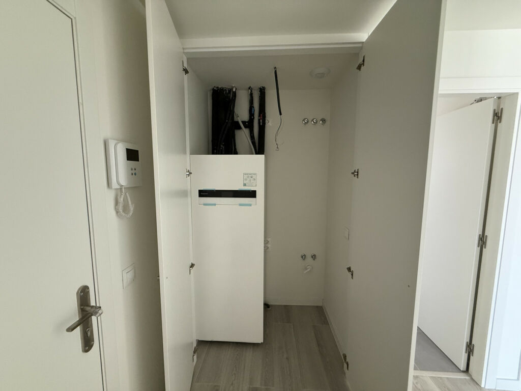 Middle Floor Apartment Estepona Málaga - image 3