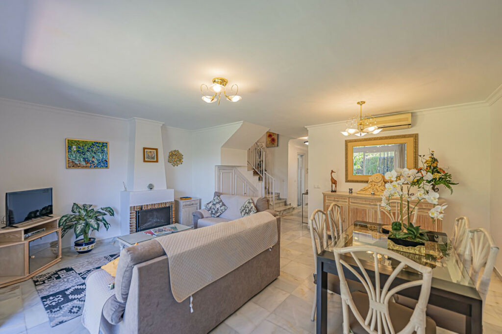 Townhouse Atalaya Málaga - image 3