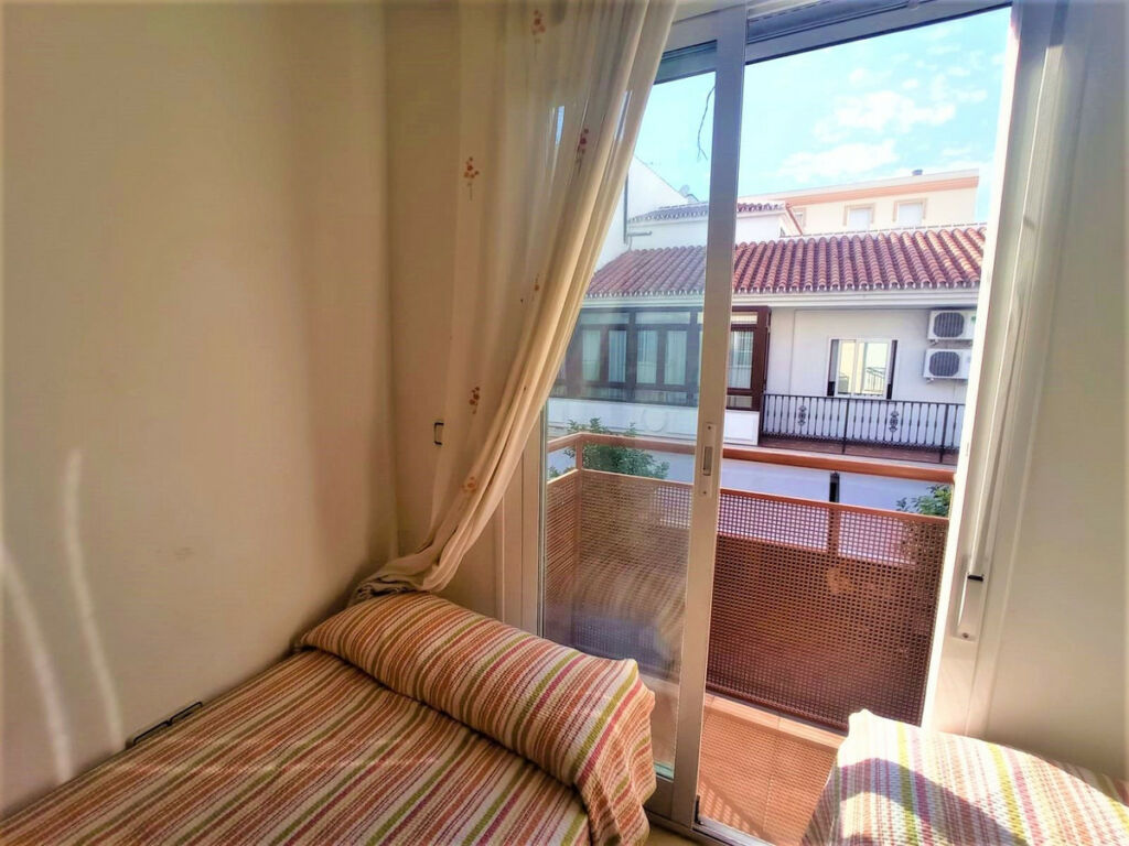 Middle Floor Apartment Los Boliches Málaga - image 3