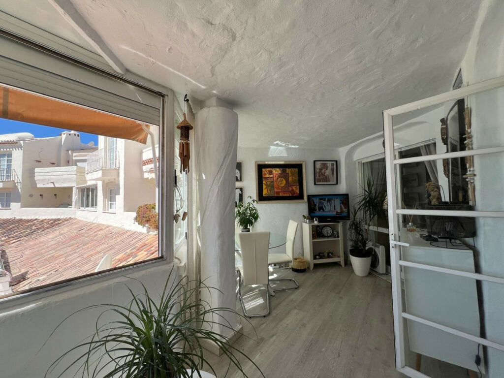 Middle Floor Apartment Benalmadena Málaga - image 3