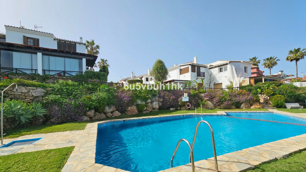 Townhouse Estepona Málaga - image 3