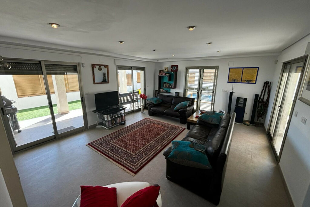 Detached Villa Cox Alicante - image 3