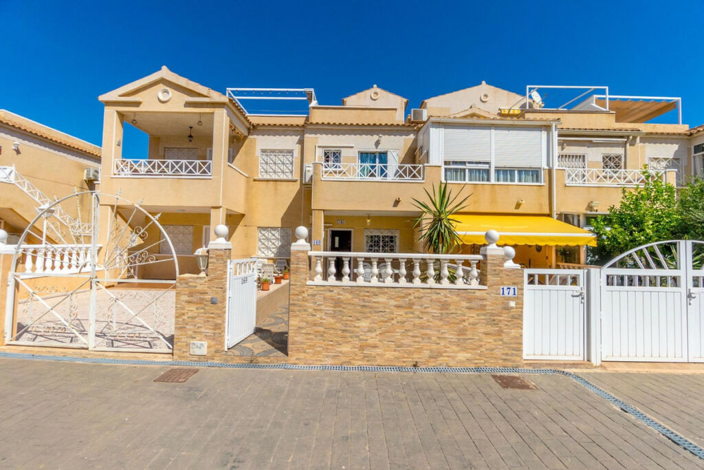 Townhouse Torrevieja Alicante - image 3