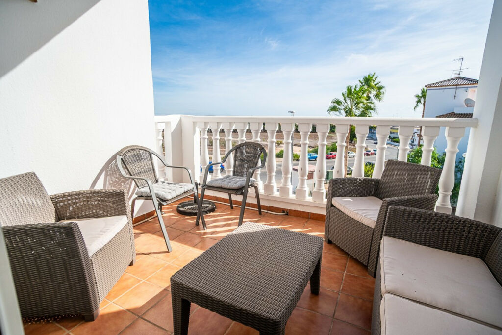 Middle Floor Apartment Villamartin Alicante - image 3