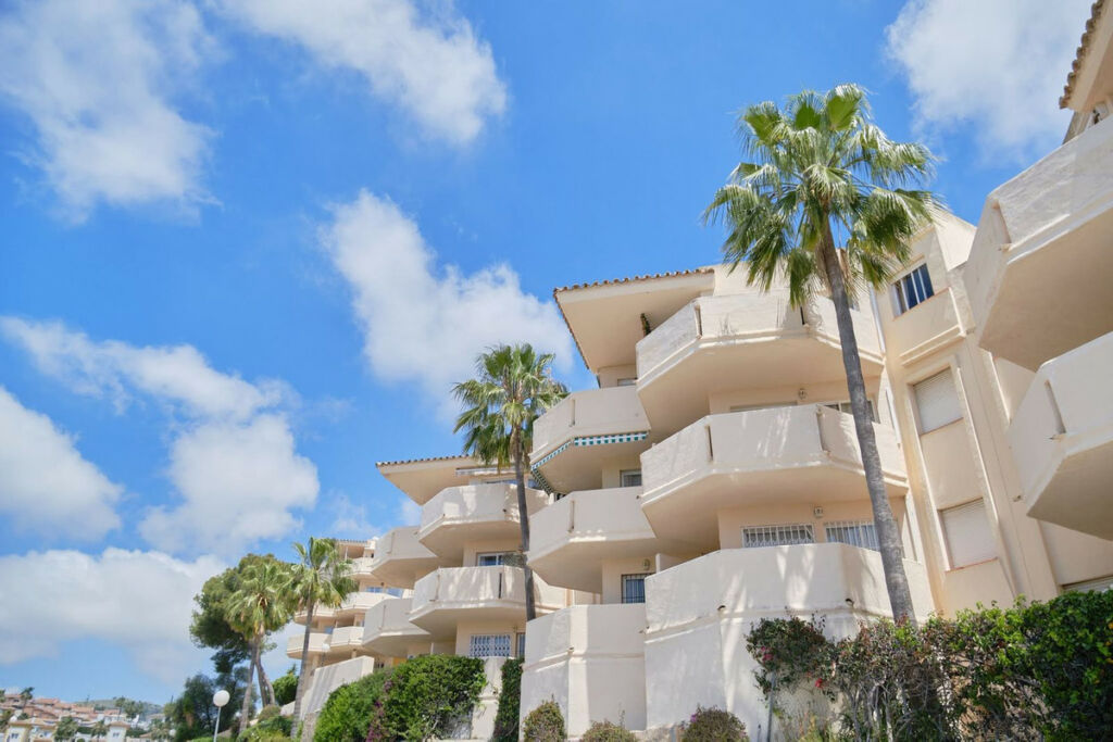 Middle Floor Apartment Riviera del Sol Málaga - image 3