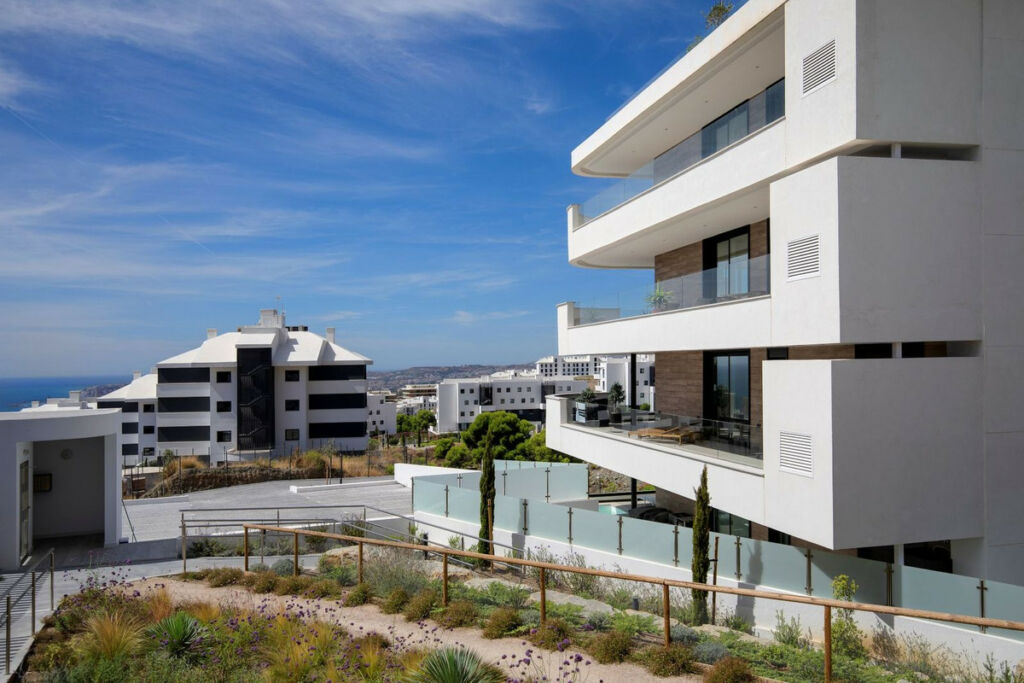 Middle Floor Apartment Higueron Málaga - image 3