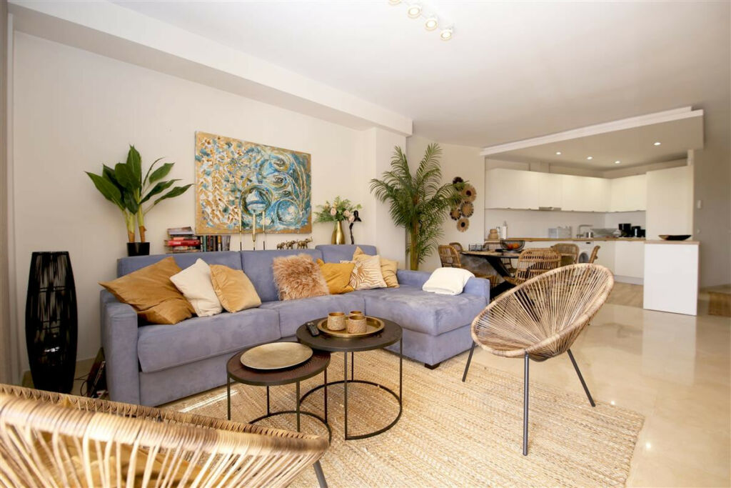 Middle Floor Apartment Estepona Málaga - image 3