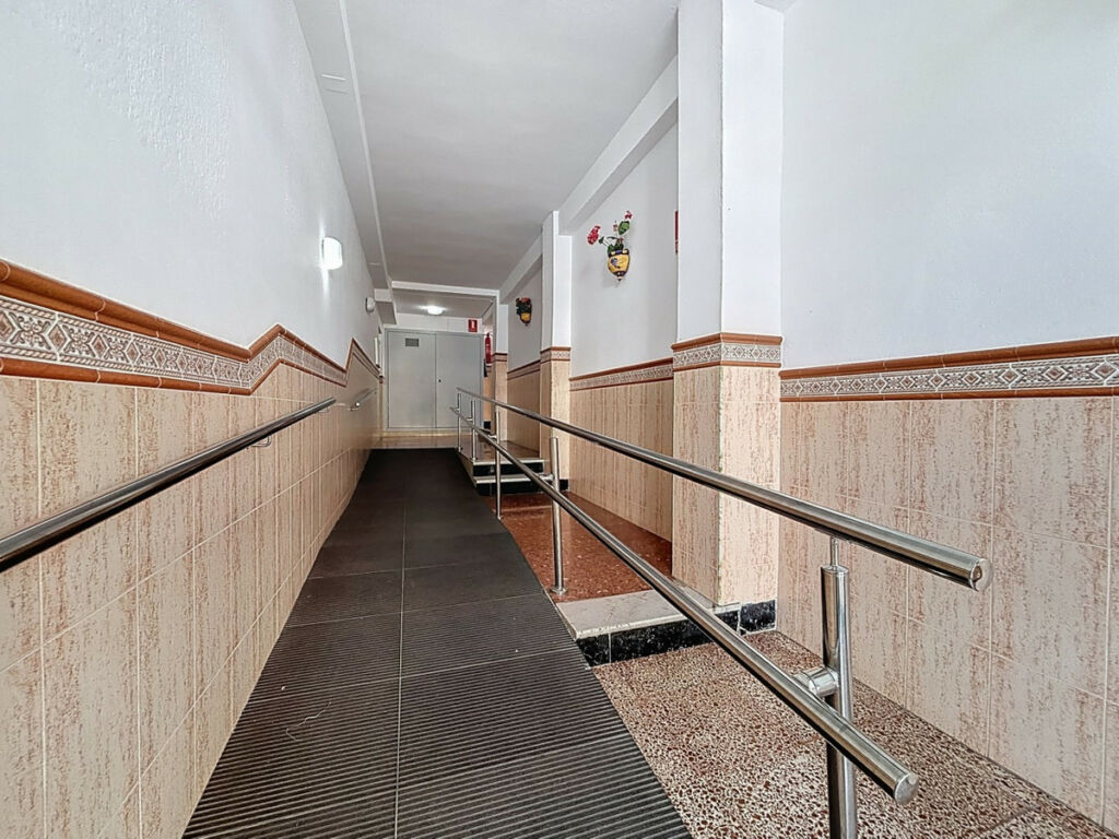 Middle Floor Apartment Torre del Mar Málaga - image 3