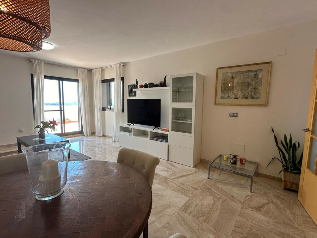 Middle Floor Apartment Doña Julia Málaga - image 3