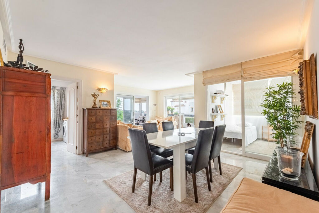 Middle Floor Apartment Bel Air Málaga - image 3