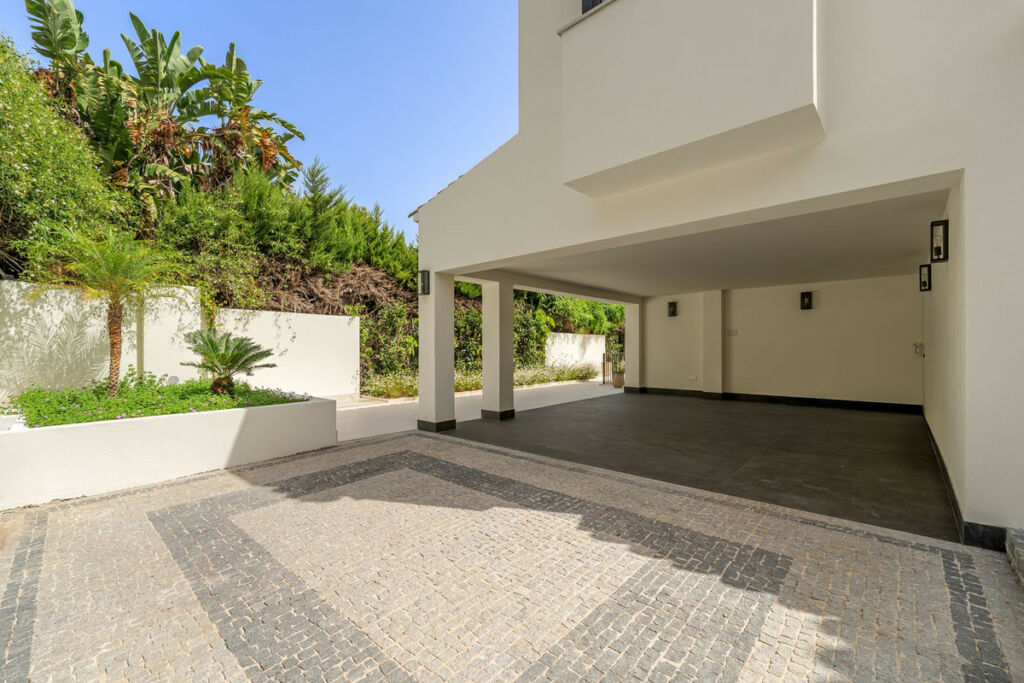 Detached Villa The Golden Mile Málaga - image 3