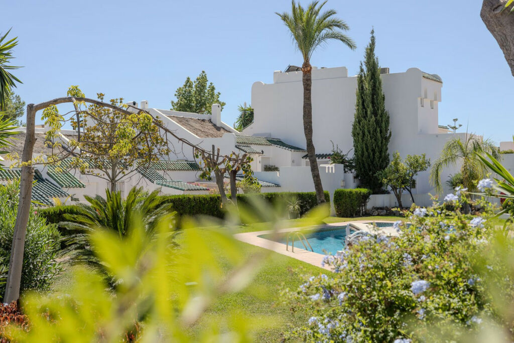 Townhouse Nueva Andalucía Málaga - image 3