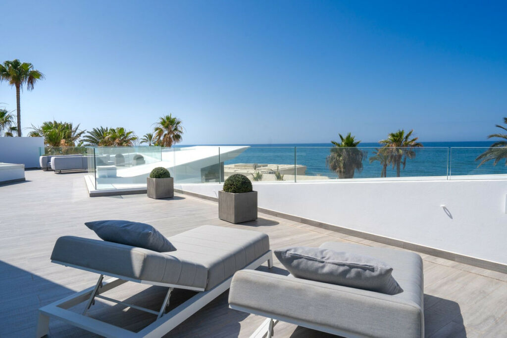 Detached Villa Los Monteros Málaga - image 2