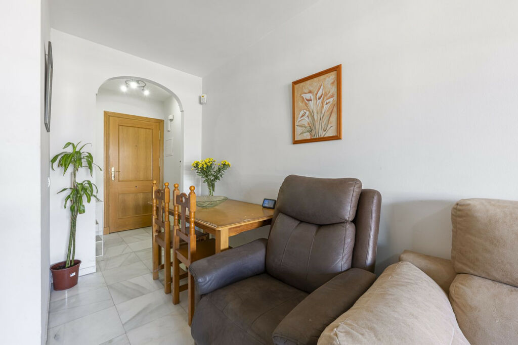 Middle Floor Apartment Fuengirola Málaga - image 3