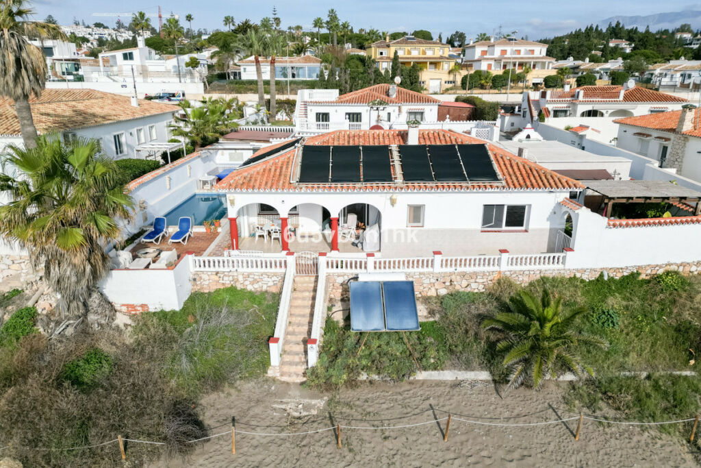 Detached Villa El Chaparral Málaga - image 3