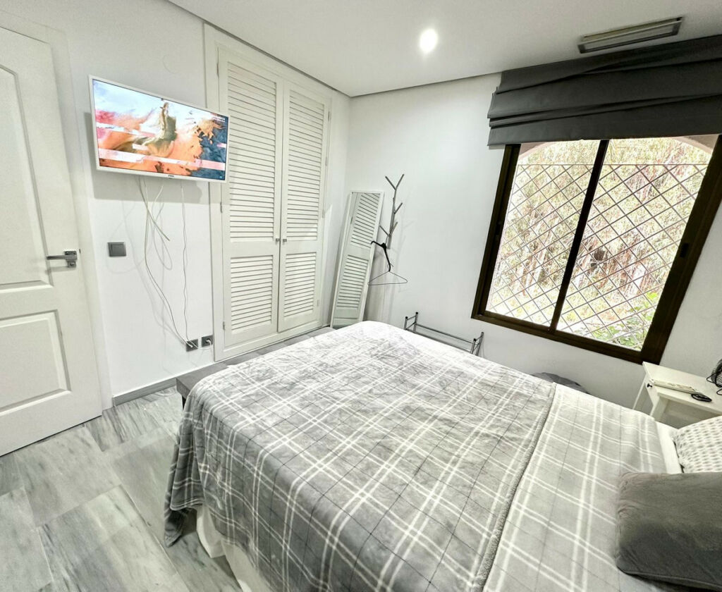 Middle Floor Apartment Marbella Málaga - image 3