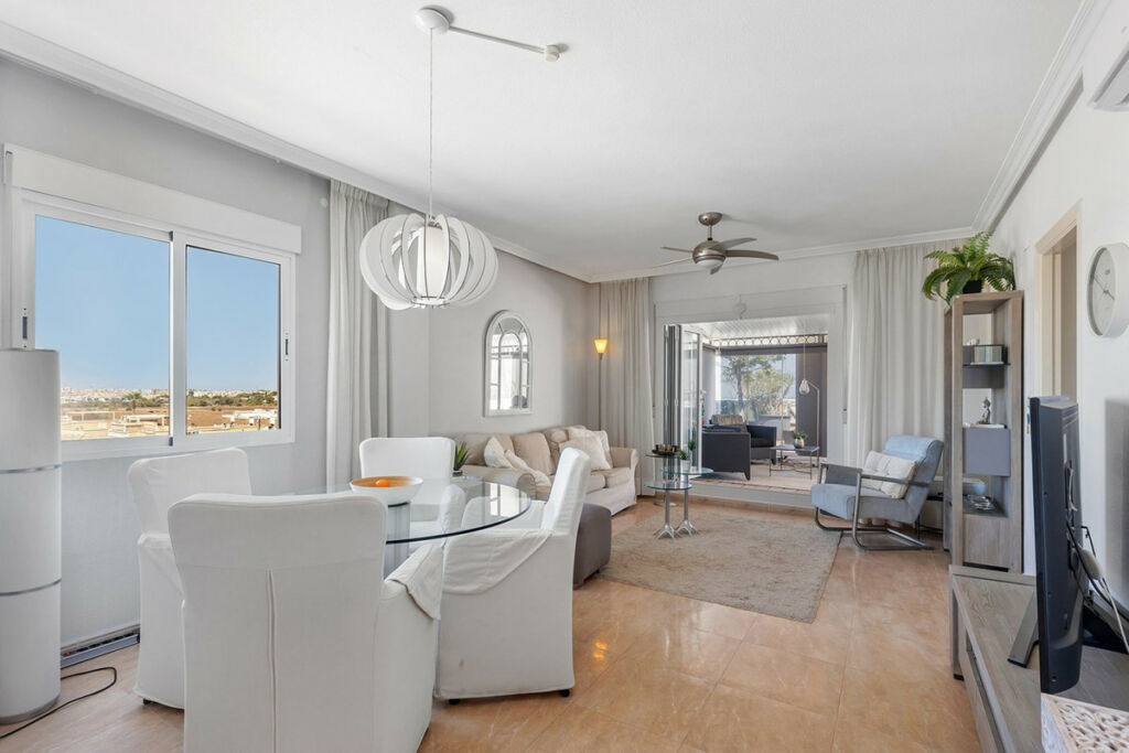 Penthouse Villamartin Alicante - image 3