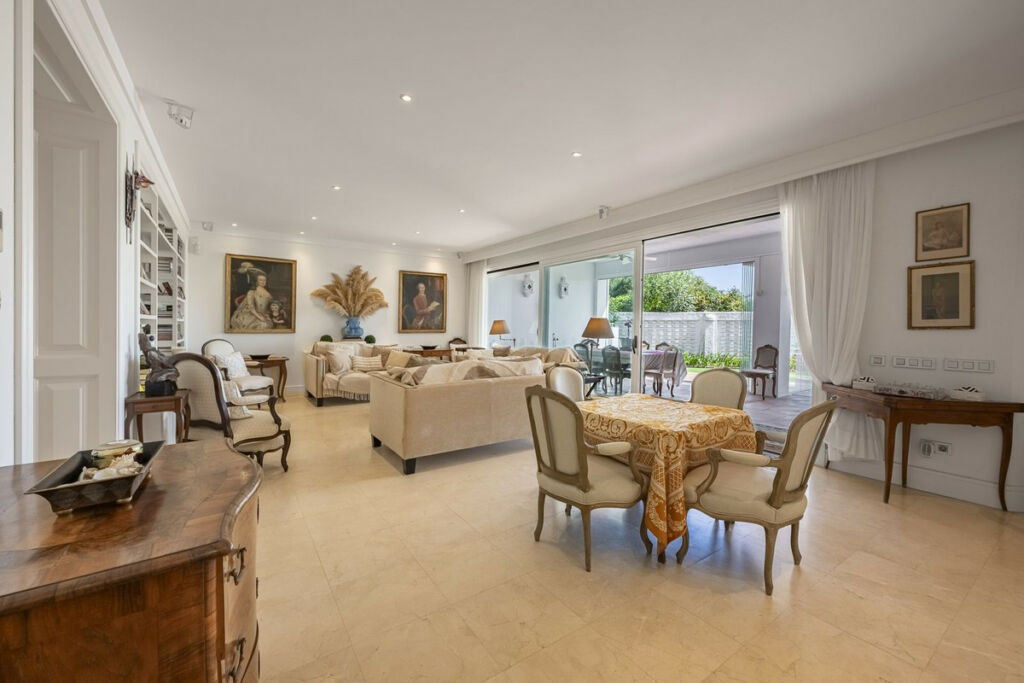 Detached Villa Sotogrande Costa Cádiz - image 4