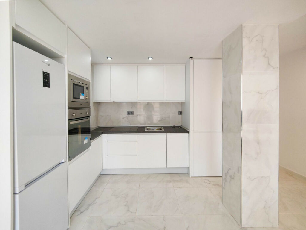 Middle Floor Apartment Punta Prima Alicante - image 3