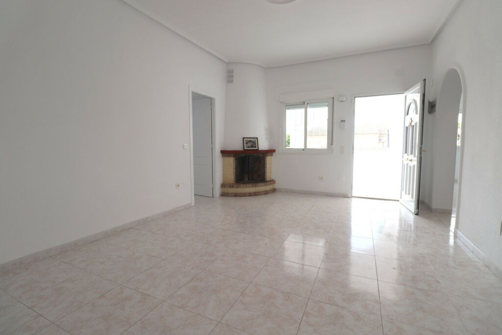 Detached Villa Dona Pepa Alicante - image 3