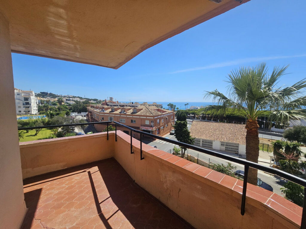 Middle Floor Apartment Calypso Málaga - image 3