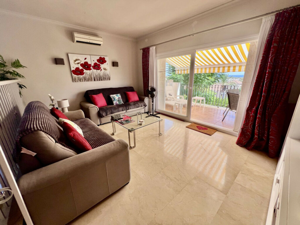Middle Floor Apartment El Paraiso Málaga - image 3