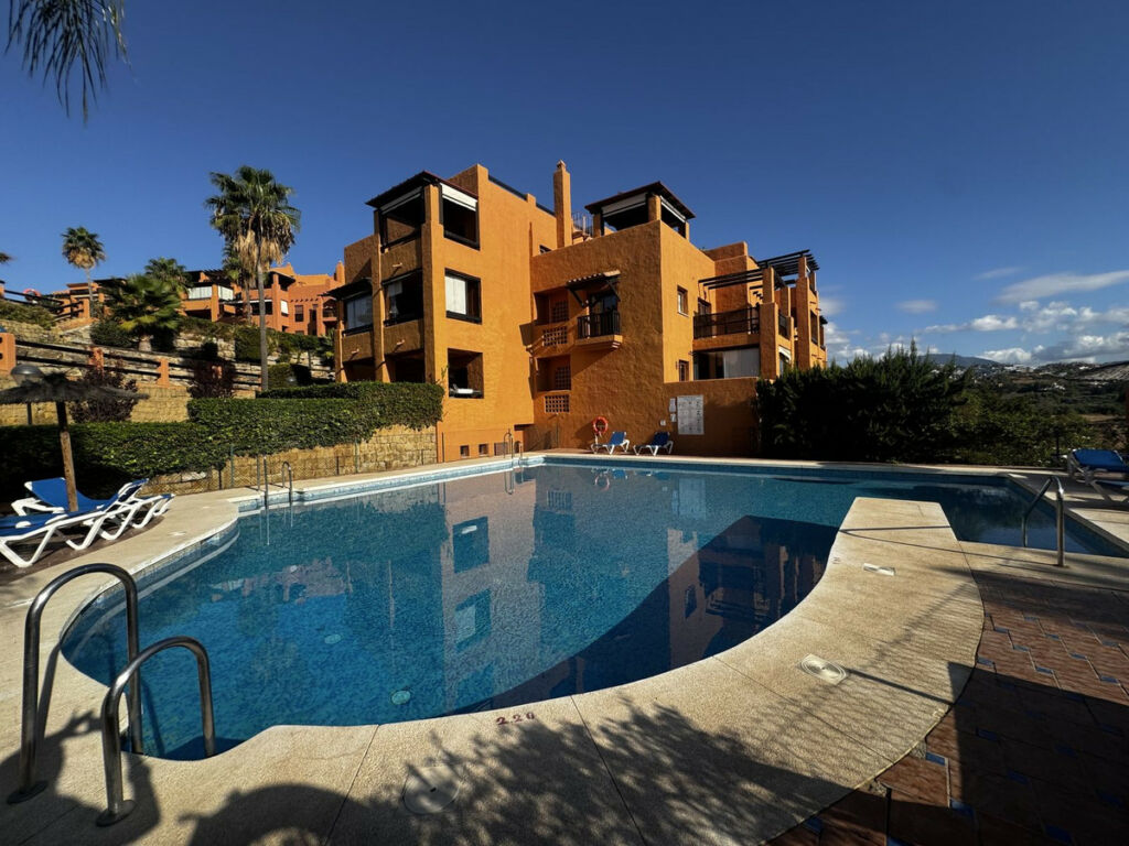 Ground Floor Apartment Benahavís Málaga - image 2