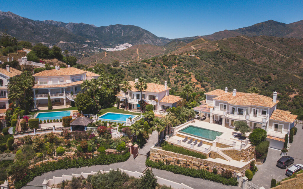 Detached Villa Altos de los Monteros Málaga - image 3