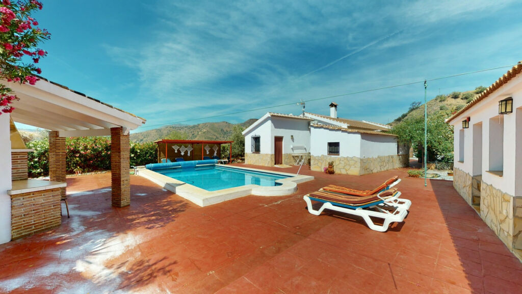 Detached Villa El Borge Málaga - image 3