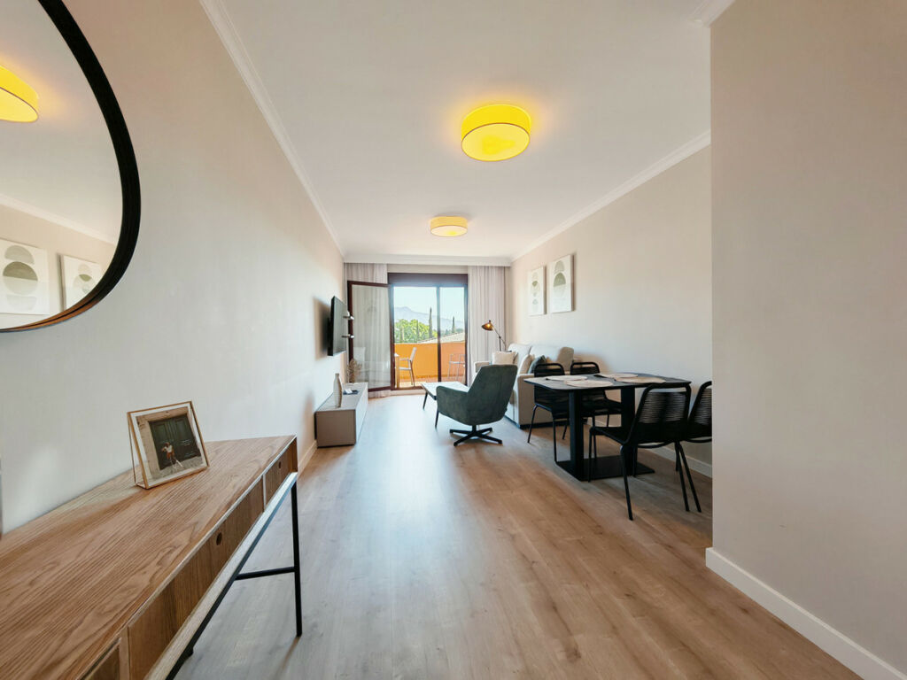 Middle Floor Apartment Benahavís Málaga - image 3