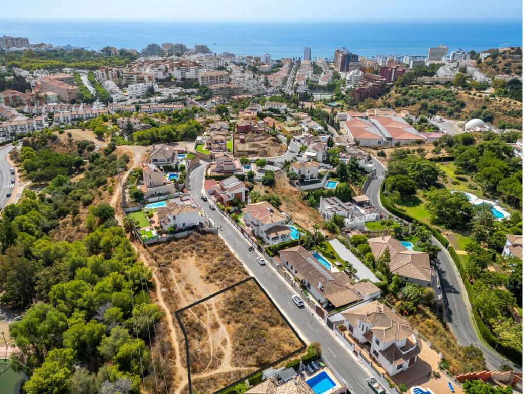 Residential Plot Benalmadena Málaga - image 3