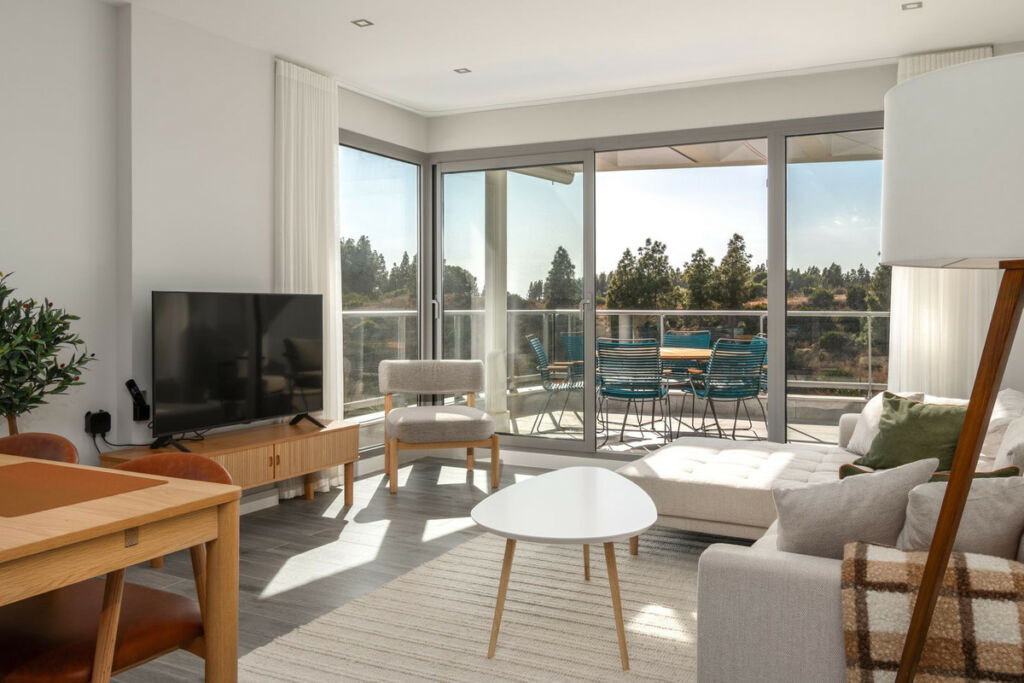 Middle Floor Apartment El Chaparral Málaga - image 3