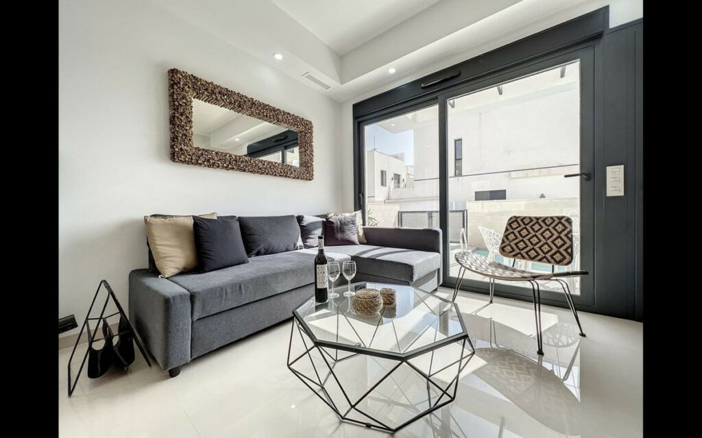 Detached Villa Villamartin Alicante - image 3
