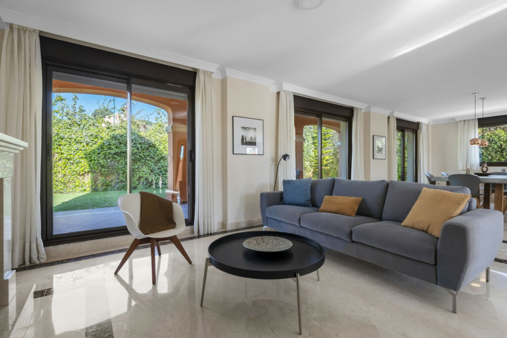 Semi-Detached House Estepona Málaga - image 3