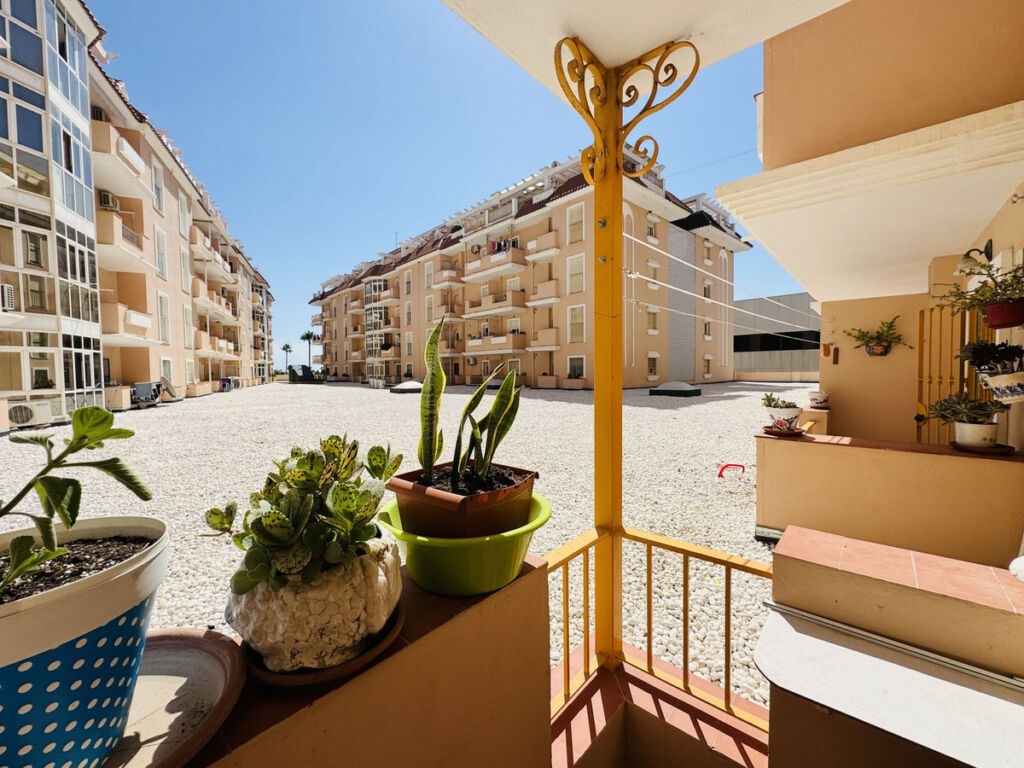 Middle Floor Apartment San Luis de Sabinillas Málaga - image 3