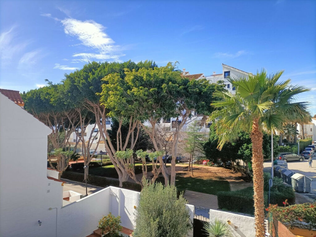 Townhouse Estepona Málaga - image 3