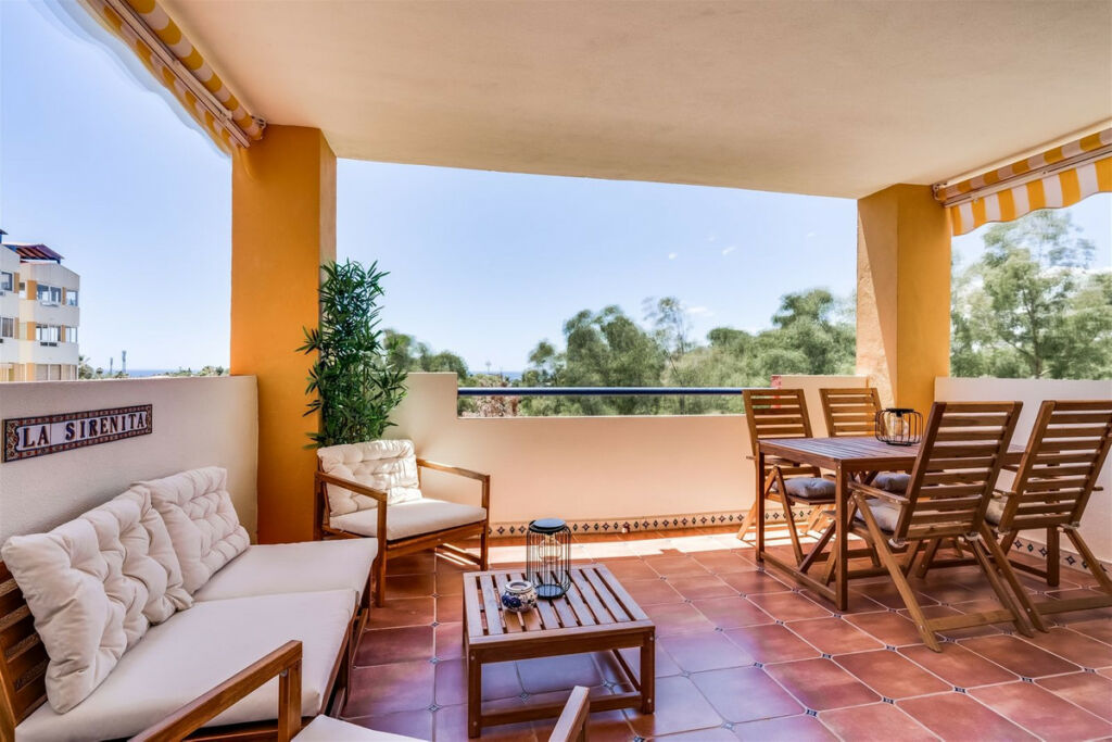 Middle Floor Apartment New Golden Mile Málaga - image 3