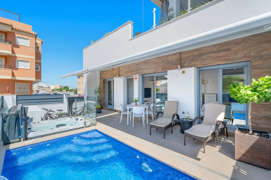 Townhouse Formentera del Segura Alicante - image 3