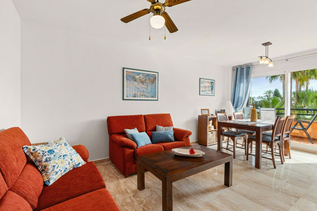 Top Floor Apartment El Rosario Málaga - image 3