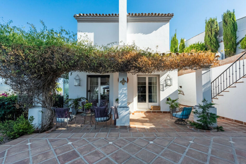 Detached Villa Istán Málaga - image 2