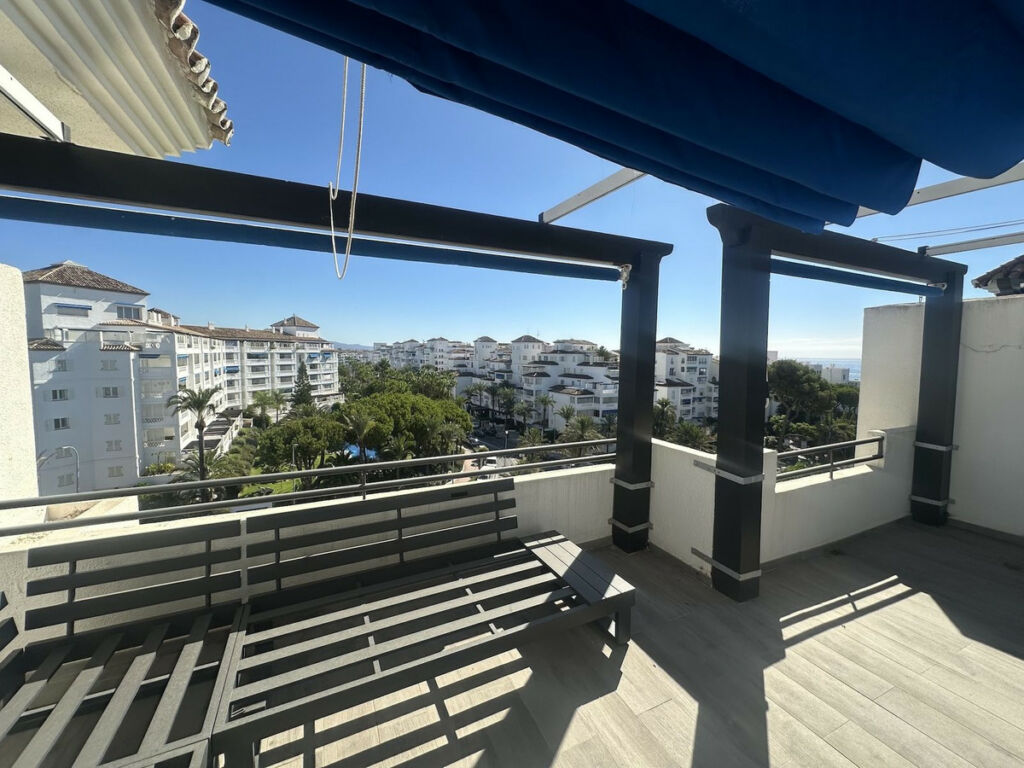 Middle Floor Apartment Puerto Banús Málaga - image 4