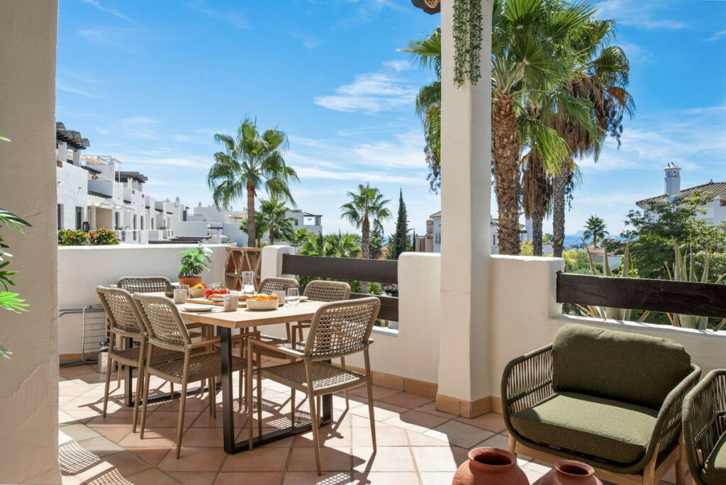 Middle Floor Apartment Estepona Málaga - image 3