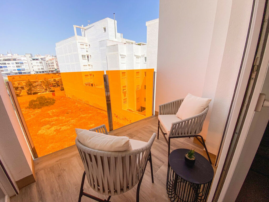 Middle Floor Apartment Torrevieja Alicante - image 3