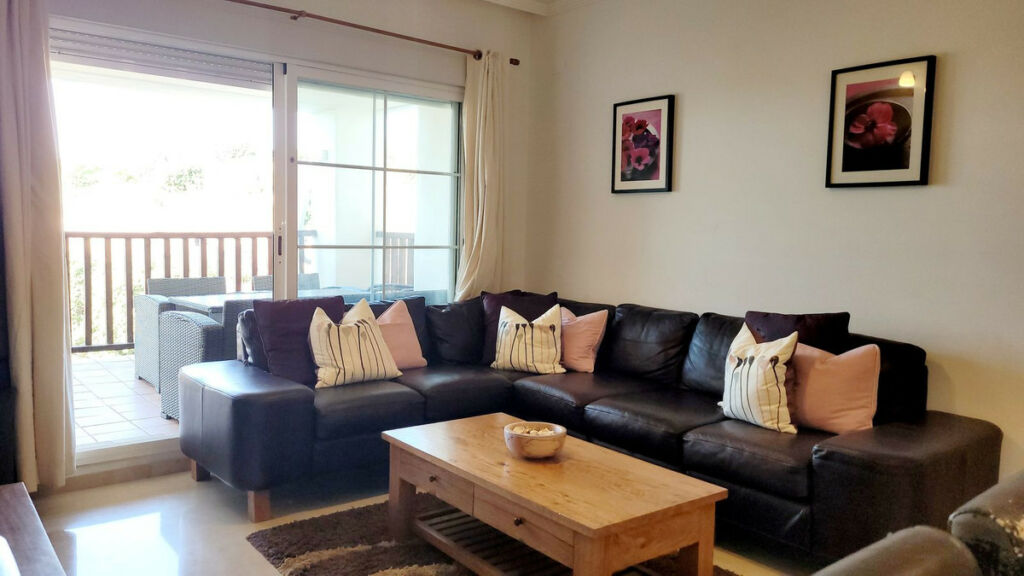 Middle Floor Apartment Benalmadena Málaga - image 3