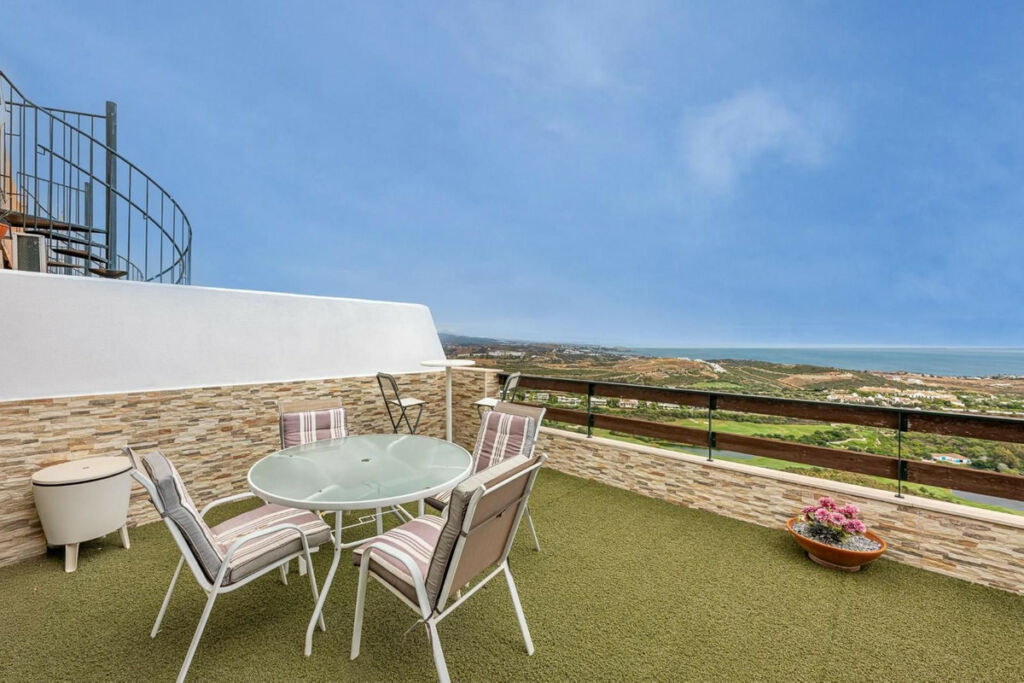 Penthouse Duplex Casares Playa Málaga - image 3