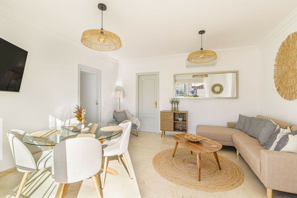 Top Floor Apartment Marbella Málaga - image 3