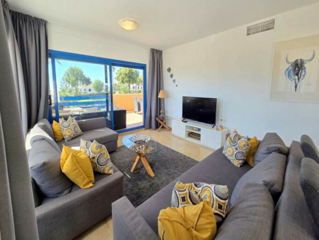 Ground Floor Apartment La Duquesa Málaga - image 3