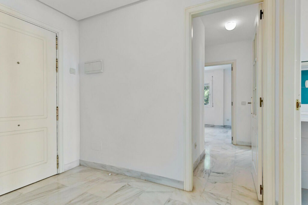 Middle Floor Studio Marbella Málaga - image 3